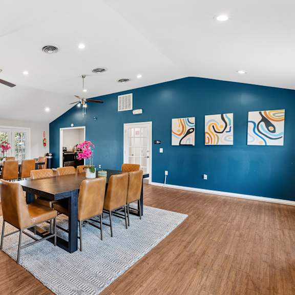 resident clubhouse lounge at hyde park apartment & townhomes chester, va 23831