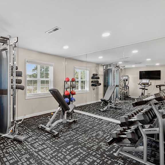 24-hour cardio & strength training center at hyde park apartment & townhomes chester, va 23831