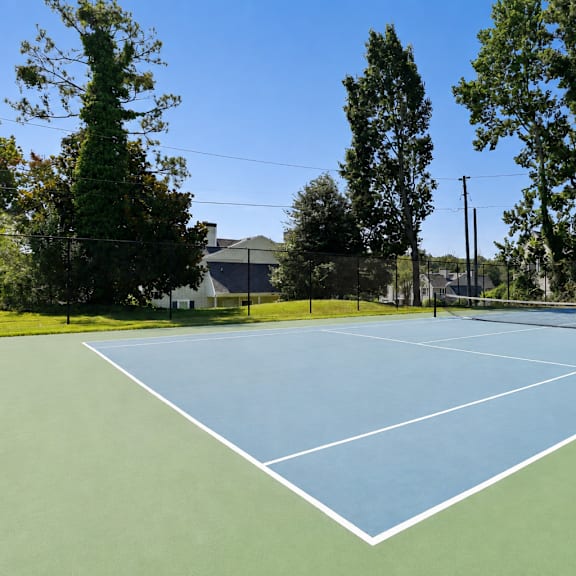 tennis courtsat hyde park apartment & townhomes chester, va 23831