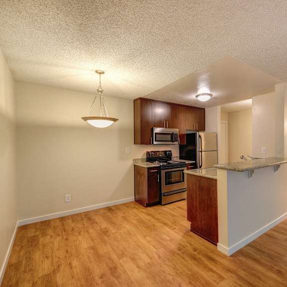 dining area with wood inspired floors at the retreat at walnut creek, walnut creek, ca, 94596