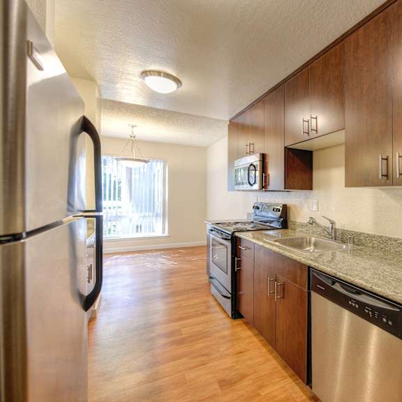 kitchen with granite counters at the retreat at walnut creek, california