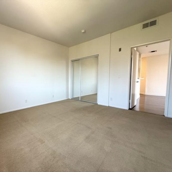 Thumbnail 41 of 54 A room with a carpeted floor and white walls.