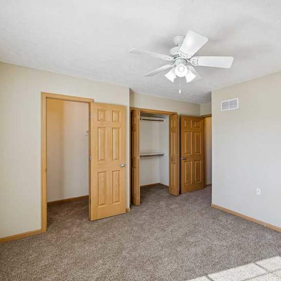 Thumbnail 46 of 54 A room with a ceiling fan and carpeted floor.