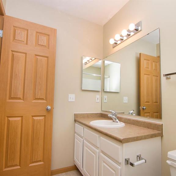 Thumbnail 13 of 13 Full Size Bathroom at Cascade Pines Duplex Homes in Lincoln NE