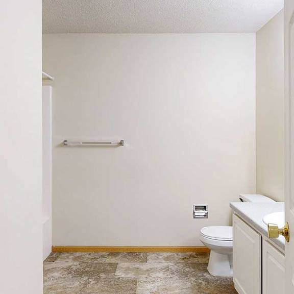 Thumbnail 14 of 28 pacious bathroom with tub/shower combo