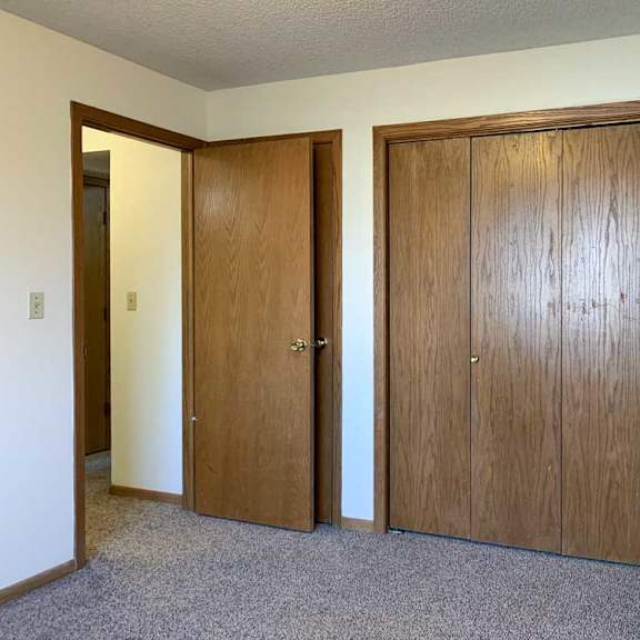 Thumbnail 18 of 30 a bedroom with a closed double-door closet