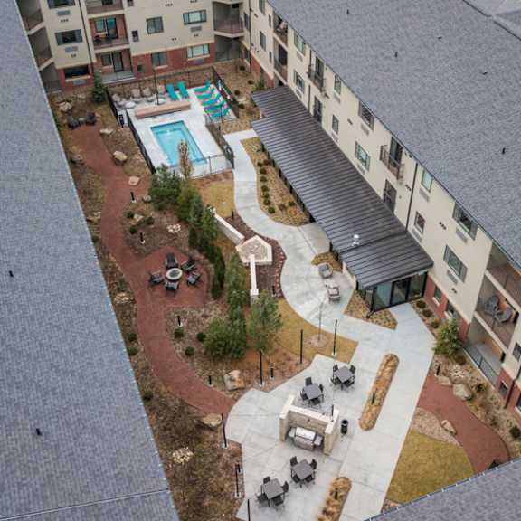 courtyard with pool at the conrad apartments in blackstone district omaha ne