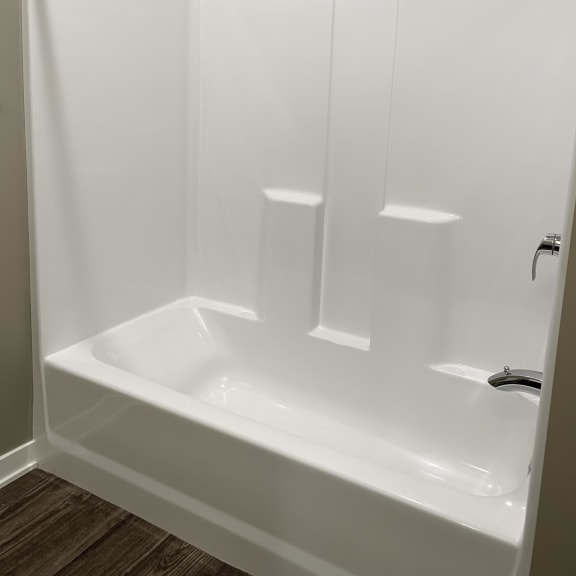 Thumbnail 16 of 16 Shower and tub combo in the plum studio floorplan