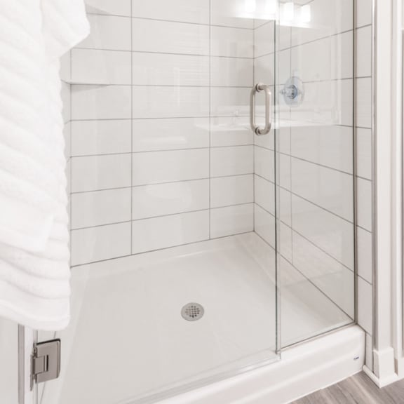 Thumbnail 17 of 18 White tiled shower with glass door