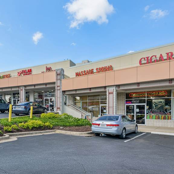 a cigarette store is located in a strip mall.