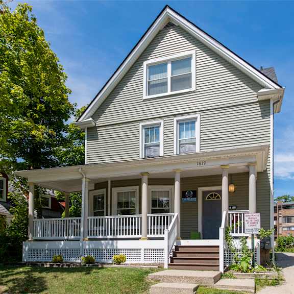 a house with the number 1619 on the front.