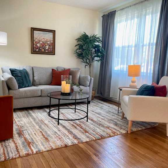 living room at hawthorne place apartments, missouri