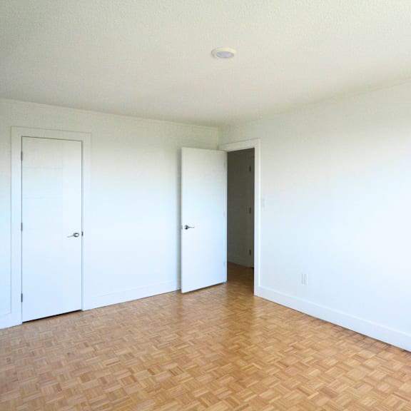 1 oak street bedroom 2 closet