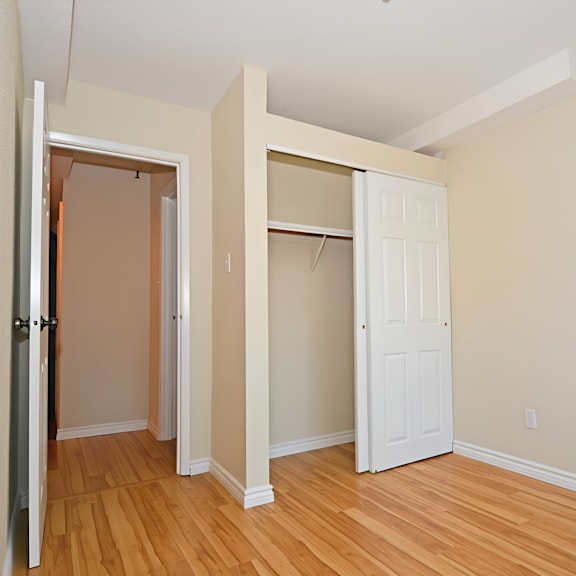 175-211 harlington bedroom closet