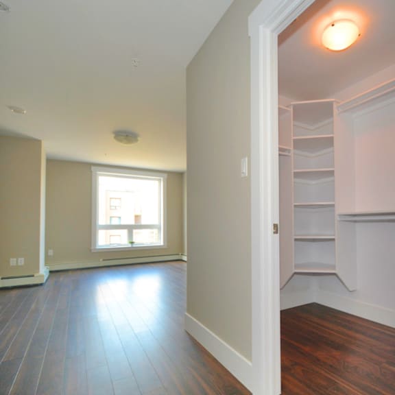 300 innovation drive bedroom closet