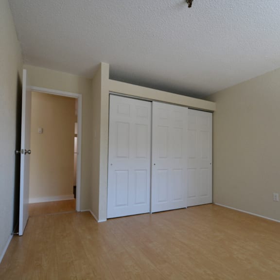 5-35 harlington bedroom closet