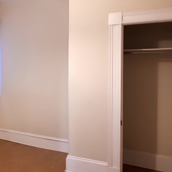 6087 south bedroom closet