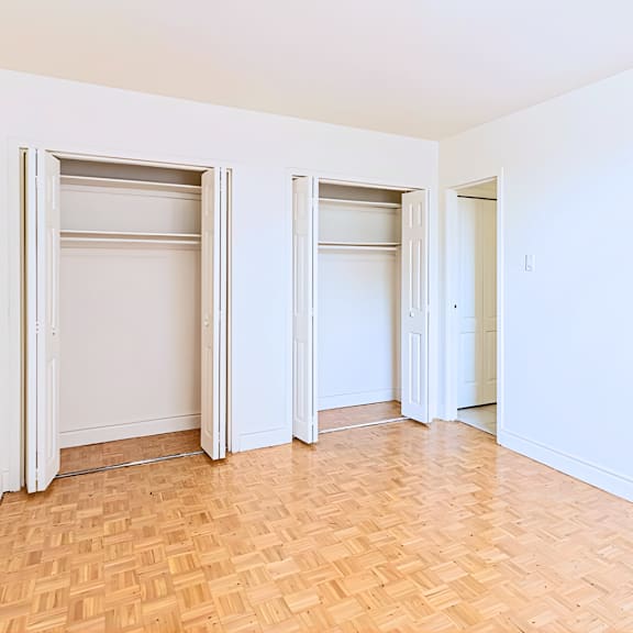 ridgeway and somerset bedroom closet