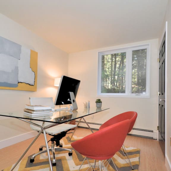 shaunslieve apartments office room