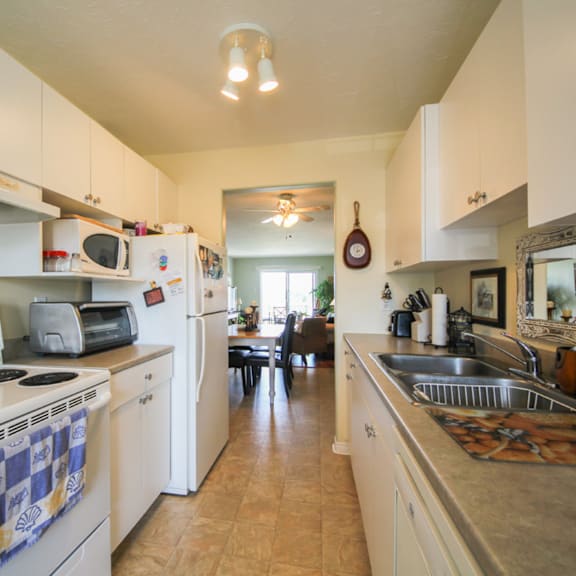 strathmore apartments kitchen