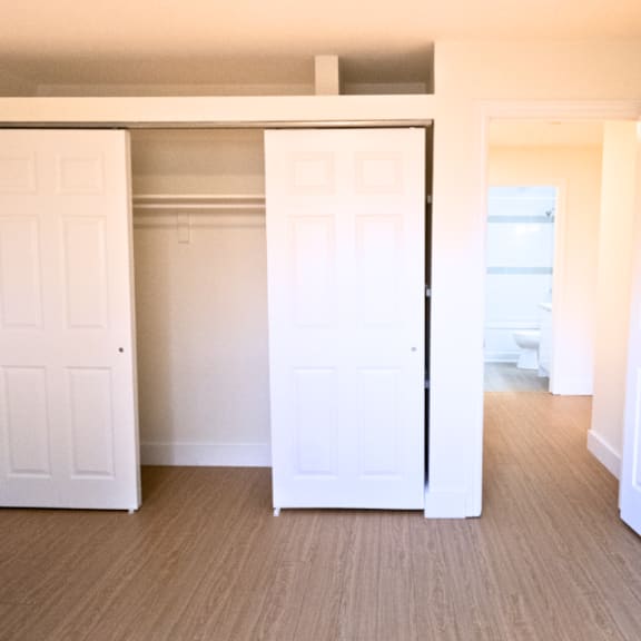 veronica drive bedroom closet