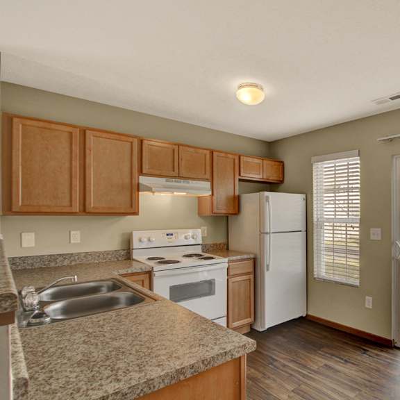 townhome kitchen at brookfield village apartments, grove city, oh, 43123