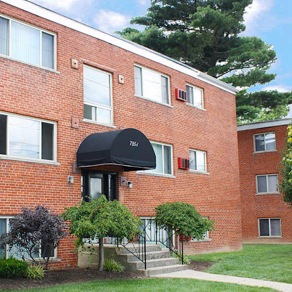 back exterior view  at crown court apartments, florence, 41042