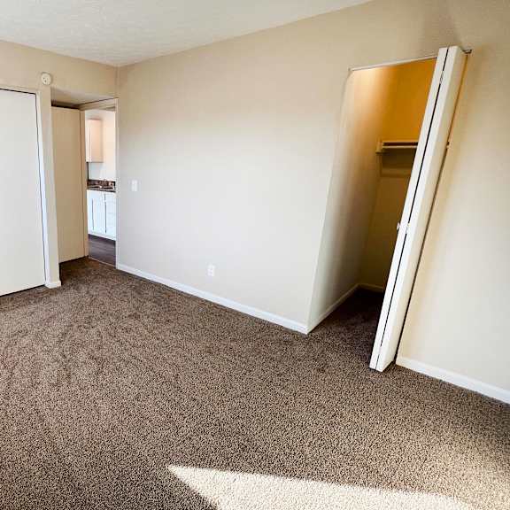 an empty room with carpeting and white walls at crown crossing apartments, ohio
