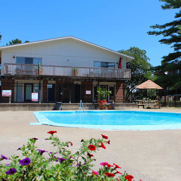 crown ridge pool at crown ridge apartments, ohio, 45005