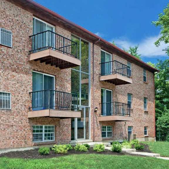 backside view at crown crossing apartments, amelia, oh