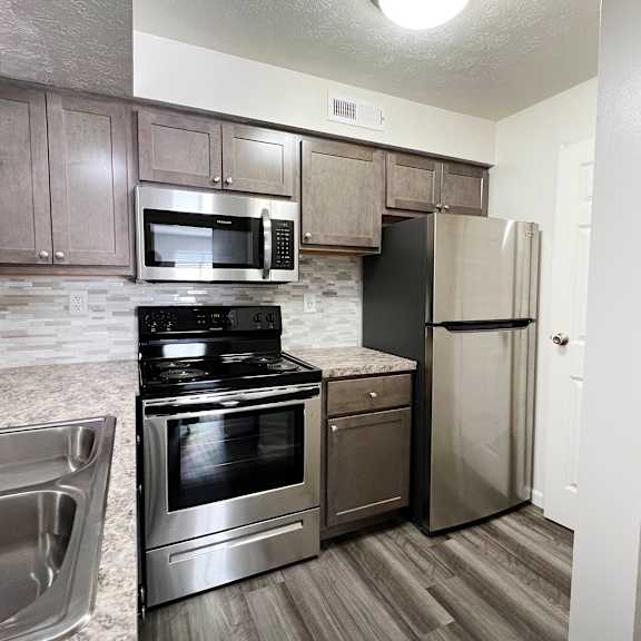 kitchen appliances at deercross apartments, ohio, 45236