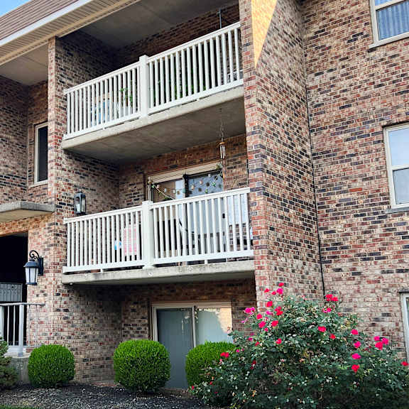 elegant exterior at grace court, ft. mitchell, kentucky