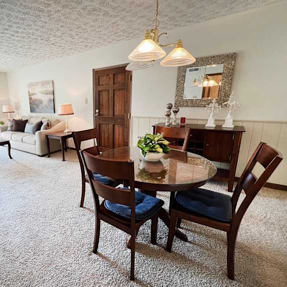 dining and kitchen at grace court, ft. mitchell, ky, 41017