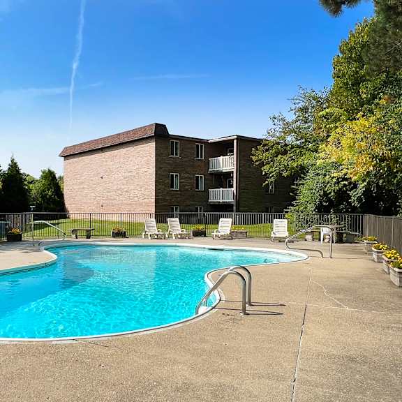 pool  at crestbrook apartments & townhomes, kentucky, 41017