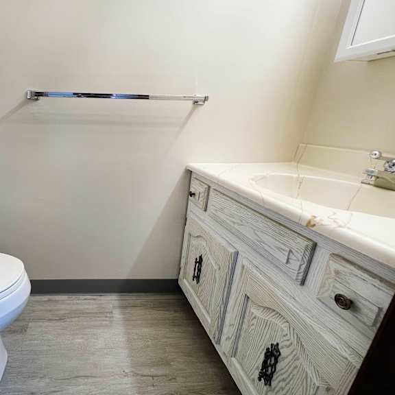 luxurious bathroom  at crestbrook apartments & townhomes, kentucky