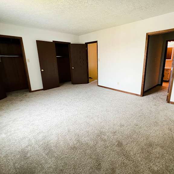 bedroom with closets  at crestbrook apartments & townhomes, crescent spring, ky