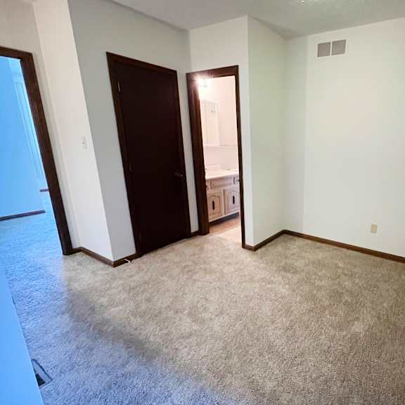 bedroom with closet  at crestbrook apartments & townhomes, kentucky