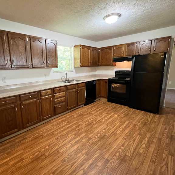 large kitchen at the villas at kingswood, west chester, 45069