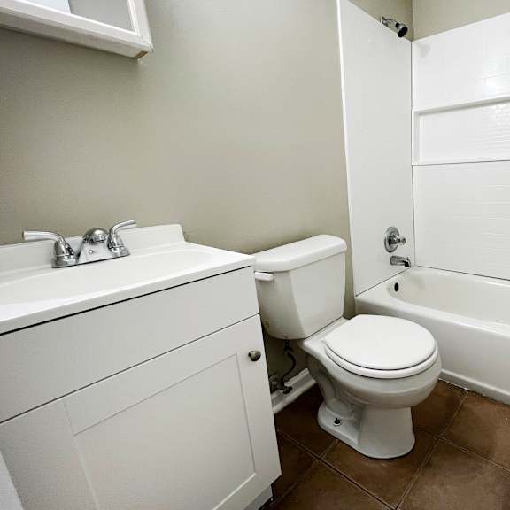 white bath at park place, richmond, kentucky