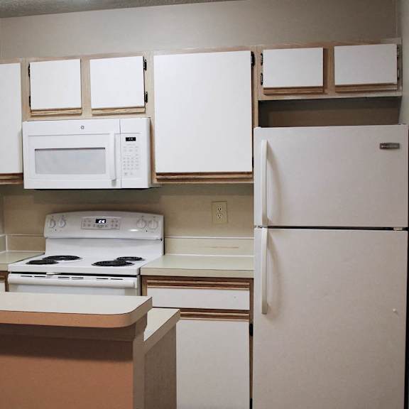 efficient appliances in kitchen  at eagle crest apartments, ohio, 43119