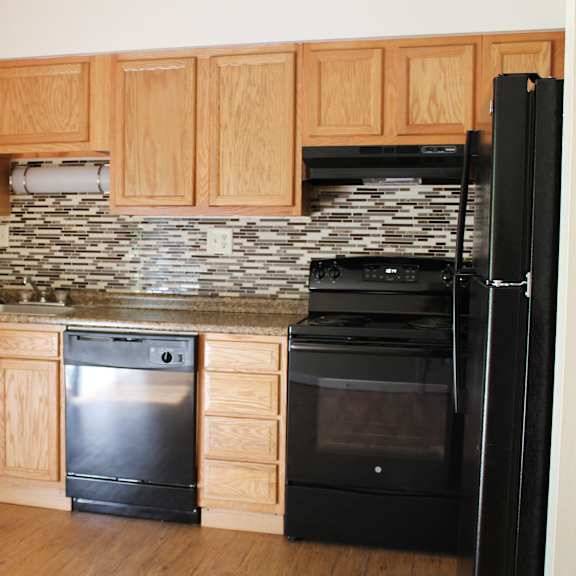 kitchen appliances at east pointe apartments, cincinnati, ohio