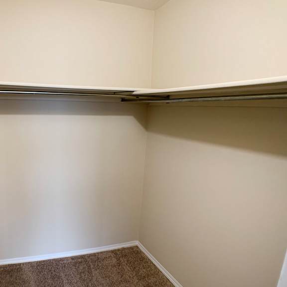 indian lookout closet 1 at indian lookout apartments, cincinnati, oh, 45238