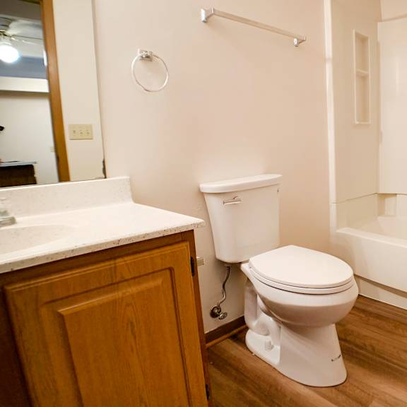 bathroom with bathtub at wyndemere apartments, franklin, 45005