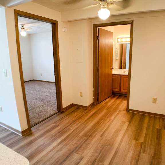 dining room at wyndemere apartments, franklin, 45005