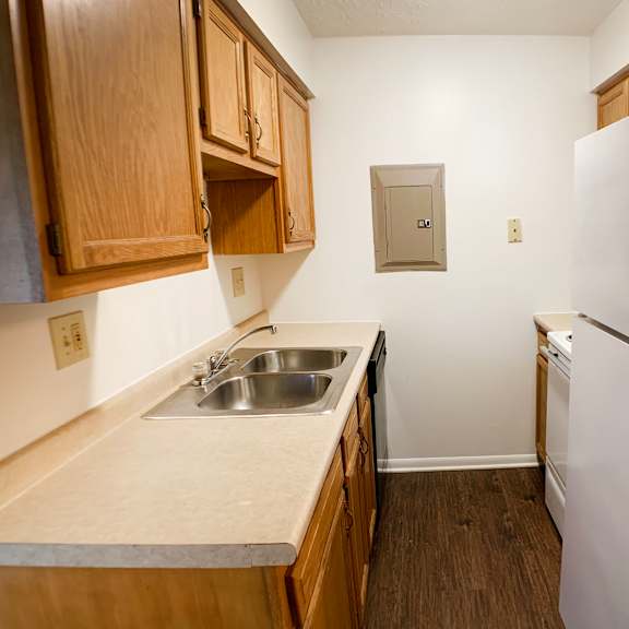 kitchen  at crown crossing apartments, ohio
