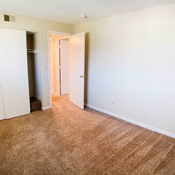 master carpeting at crown crossing apartments, ohio