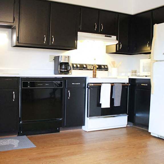 fully equipped kitchen  at east pointe apartments, cincinnati, oh, 45245