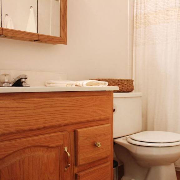 modern bathroom at east pointe apartments, cincinnati, 45245