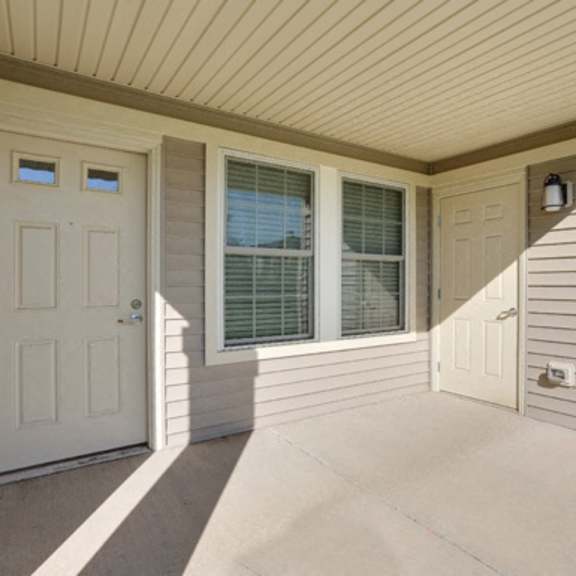 deer lakes apartments – two-bedroom, two-full bath units - one-bedroom, one-full bath units – patio – in-unit washer and dryer - near ub north – lake views – sweet home schools – pet friendly