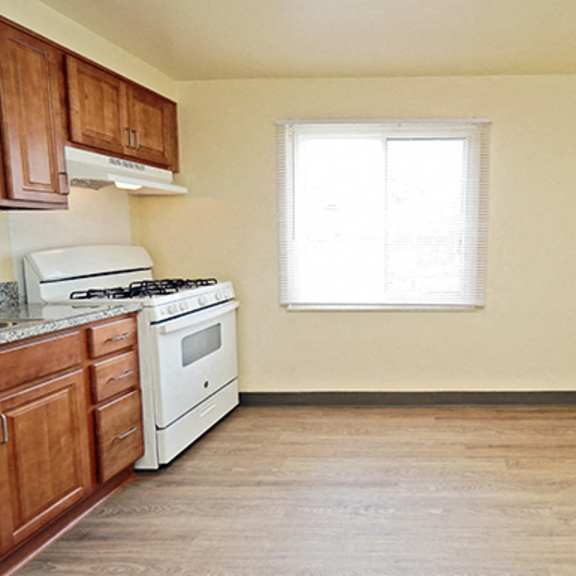 princeton court – kitchen - dining – appliances included – updates - 24 hour emergency maintenance –cable ready - storage - ask for a tour – not pet friendly